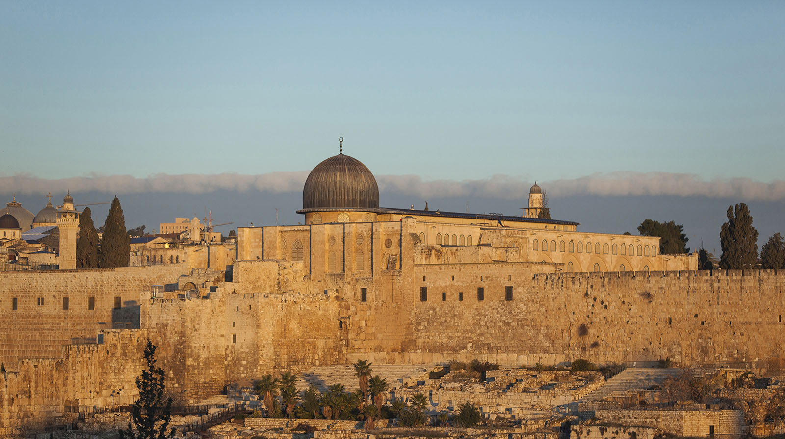 Combining Umrah or Hajj with a Visit to Al-Aqsa