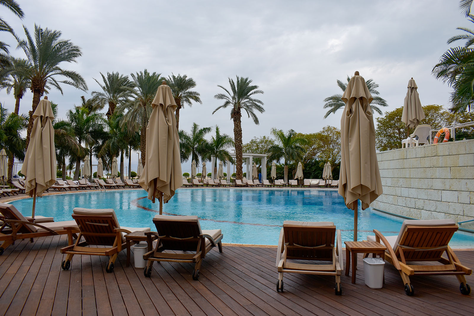 Luxury Hotels & Resorts<br />
