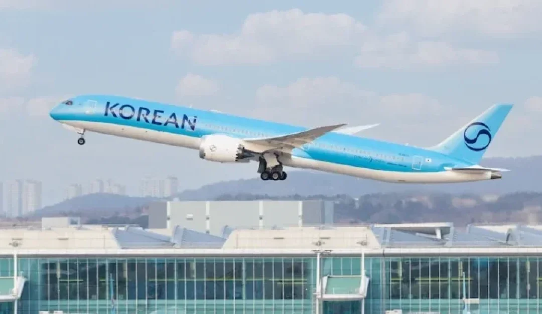 Korean Air Bans Power Bank Use on Flights, Partners with Heathrow Express for Discounted Airport Transfers